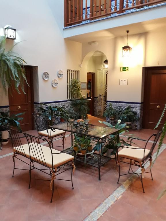 Pension Dona Trinidad Seville Exterior photo