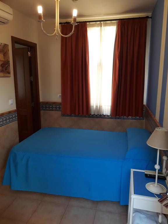 Pension Dona Trinidad Seville Exterior photo